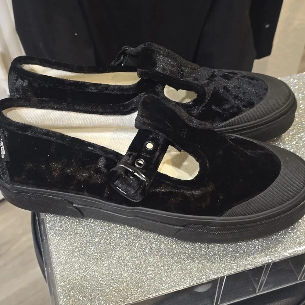 Vans Style 93 Velvet Mary‎ Jane Sneaker- Black